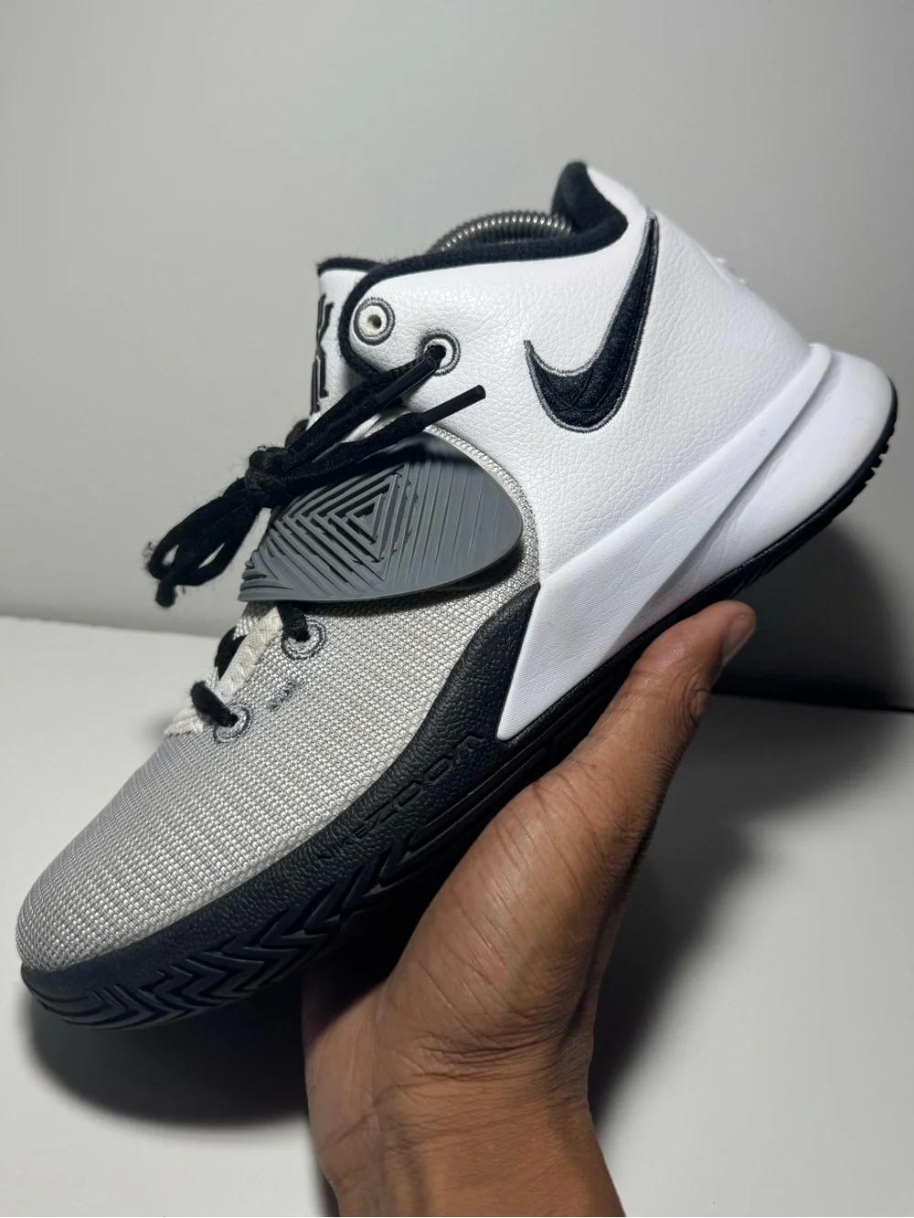 Nike Kyrie Flytrap 3 “White Cool Grey” Men’s Size 7.5